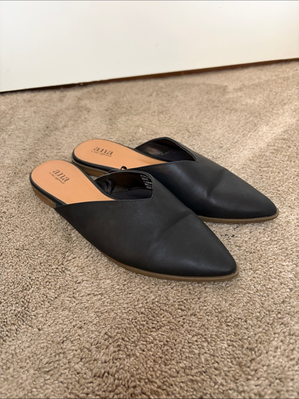 a.n.a A New Approach Black Pointed Toe Flat Mules Slides - Size 9